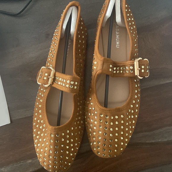 Tan and gold studded flats 9 - Picture 5 of 7